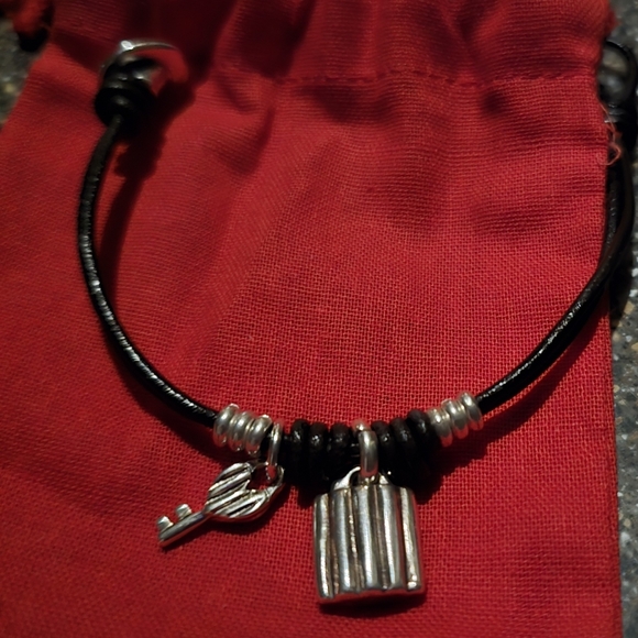 Unode50 Lock Bracelet - Picture 2 of 4